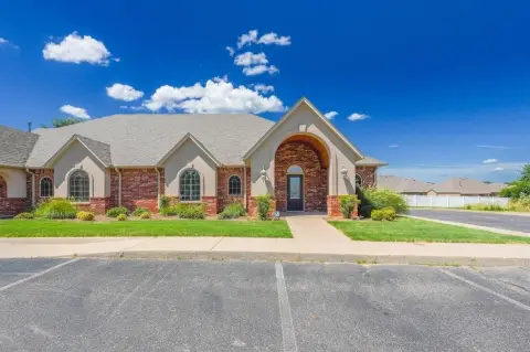 Elegant Office Space in Shawnee