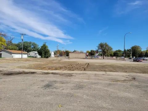 Land on East 6th Avenue