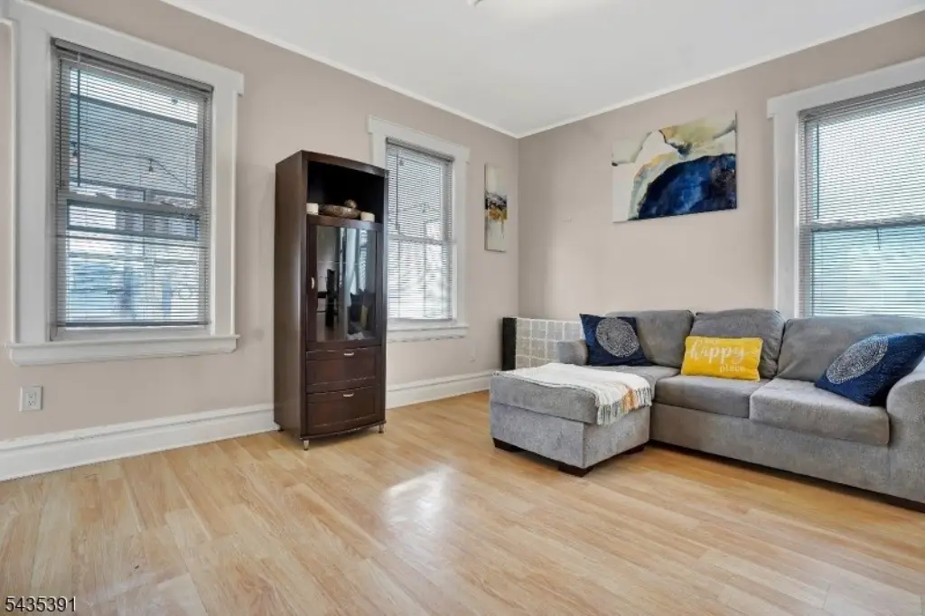 Picture 4