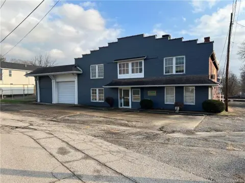 Corner-Lot Flex Space