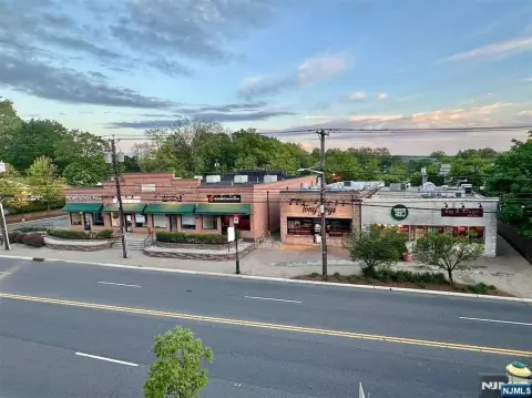 Retail Space in Livingston, NJ
