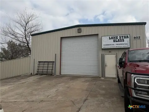 Killeen Warehouse with Expansion Potential