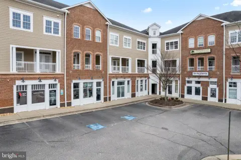 Retail Condo in High-Traffic Location