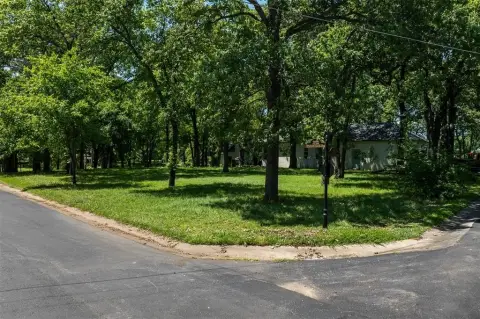 Lake View Land in Mabank