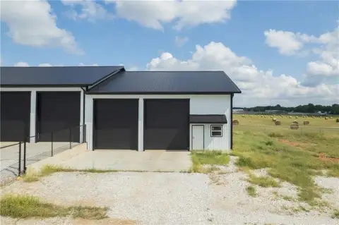 Warehouse with Fenced Outdoor Space