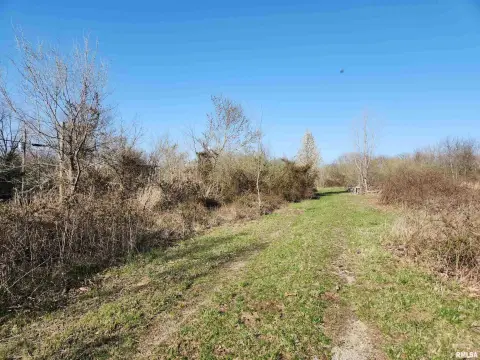 5.41 Acres in Mt Vernon