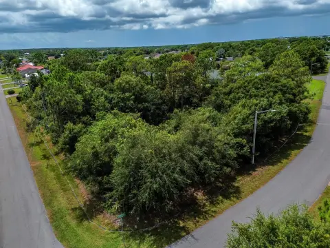 Residential Land in Port Saint Lucie
