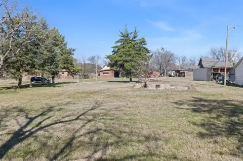 Residential Lot in Marietta, OK