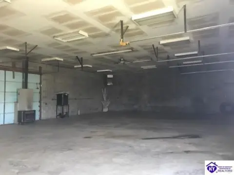 Versatile Commercial Building in McDaniels