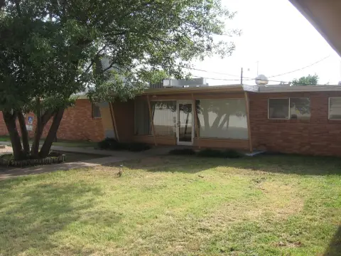 Plainview Commercial Building For Sale