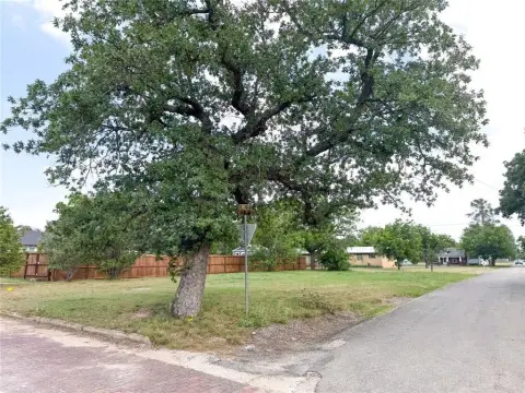 Corner Lot in Cisco, TX
