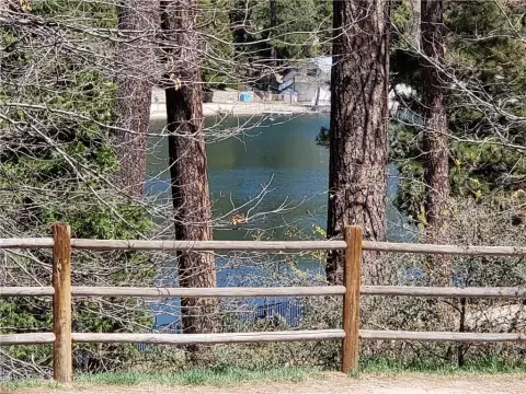 Lakeside Corner Lot in Crestline