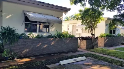 Hollywood Triplex with Income Potential