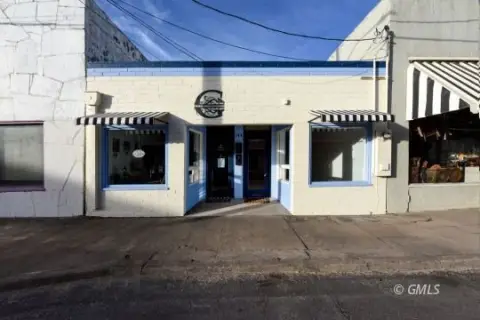 Commercial Space in High-Traffic Area