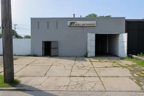 Detroit Collision Shop with Expansion