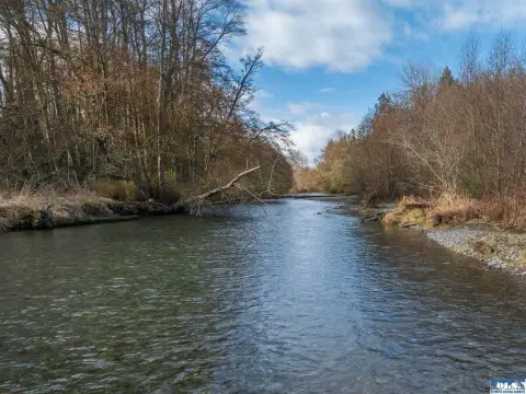 Dungeness River Frontage Land