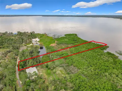 Waterfront Land in Stone Island