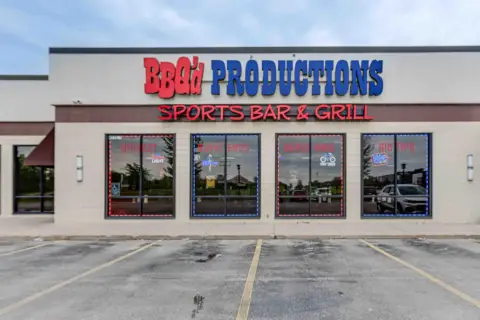Updated Restaurant/Sports Bar on Green Bay