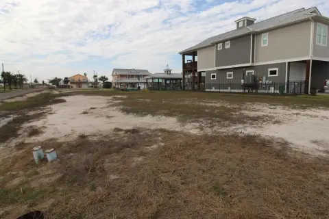 Canal-Front Lot in Rockport, TX