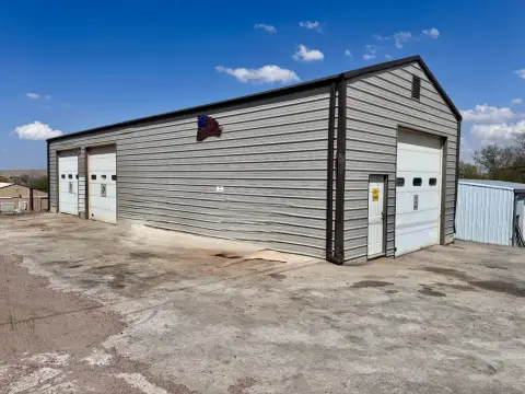 Insulated Shop Building with Pallet Racking