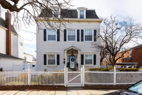 Spacious Multi-Family in Whitestone