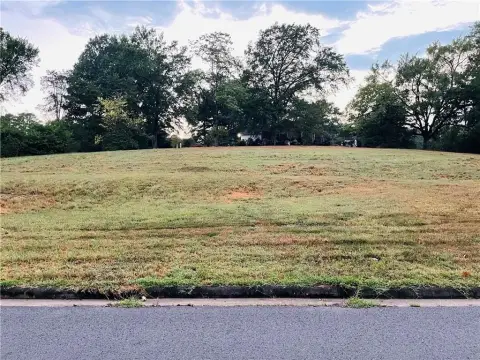 Residential Lot in Family-Friendly Neighborhood