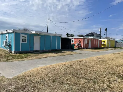 Remodeled Coastal Cabins - Aransas Pass