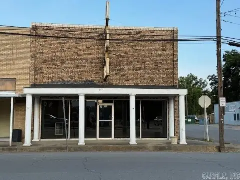 Carlisle, AR Brick Building