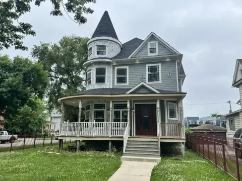 Victorian Multifamily Residence, Chicago