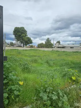 Residential Land in Bakersfield, CA