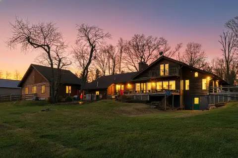 Equestrian Ranch Surrounded by Conservation