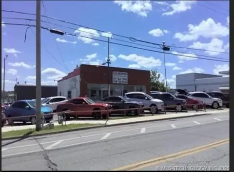 Retail Space Ideal for Car Lot