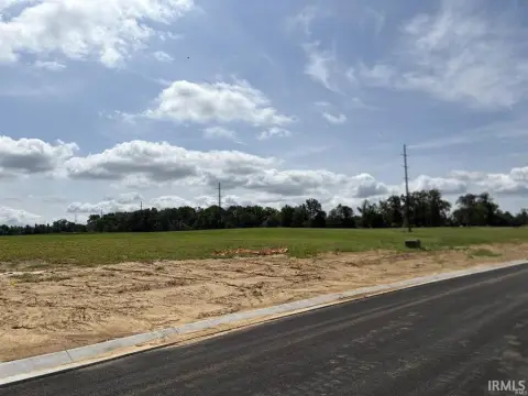 Residential Land in Chandler, IN