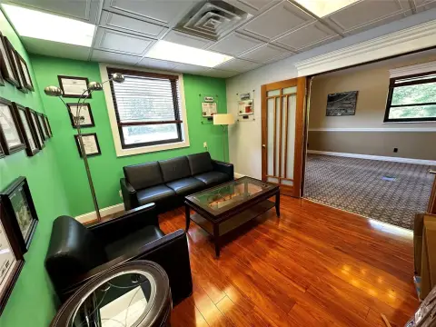 Furnished Office Space Near Transportation