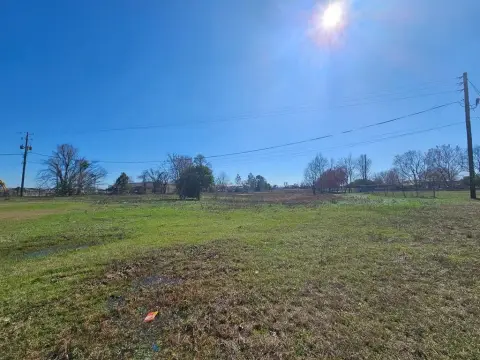 Commercial Land in High-Traffic Area