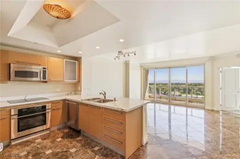 Las Vegas High-Rise Residence