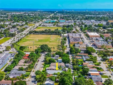 Remodeled Hollywood Fourplex Near Beach