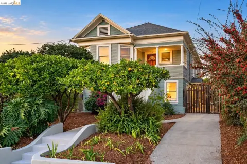 Victorian Duplex with Garden