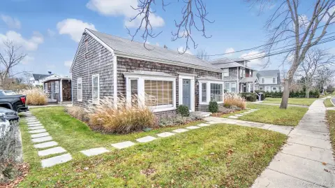 Westhampton Beach Multi-Unit Office Compound