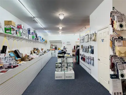 Retail Store on Jamaica Avenue