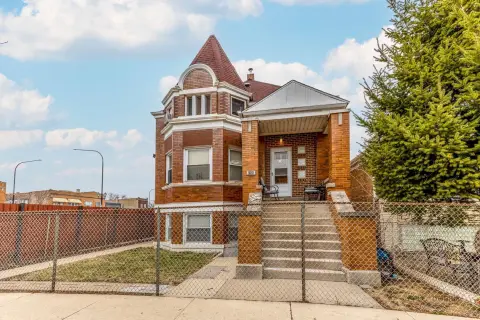 4-Unit Apartment Building