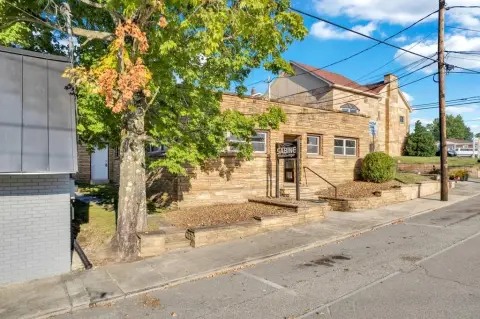 Versatile Building in Downtown Crossville
