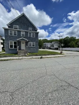 Berlin Triplex on Corner Lot
