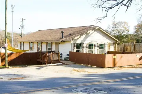 Versatile Retail Space Near Covington Square