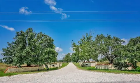 Equestrian Ranch with Multiple Residences