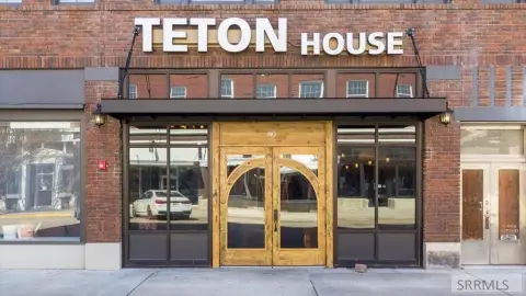 Turnkey Restaurant and Bar with Liquor License