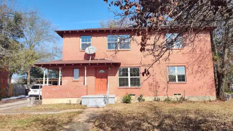 Longview Duplex: Income Opportunity