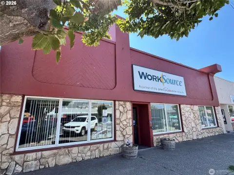 Single-Tenant Office Building