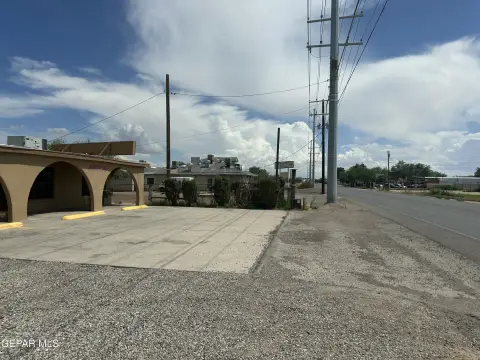 Restaurant Ready with Renovated Apartment