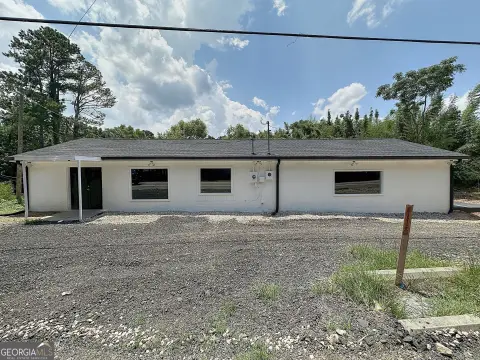 Multi-Use Commercial Building For Sale